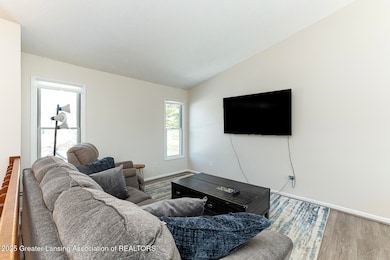 3725 Stoneleigh Dr, Lansing, MI 48910 - photo 4