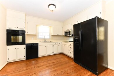 907 Meade Dr, Greensboro, NC 27410 - photo 7