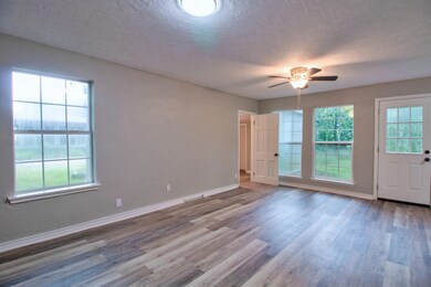 408 W Maple St, Whitewright, TX 75491 - photo 5