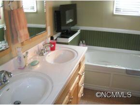 114 J H Hyder Rd, Hendersonville, NC 28792 - photo 6