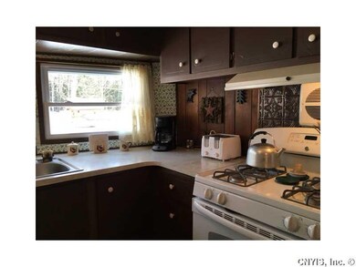 Kitchen. Gas range - bakers rack and microwave / c
