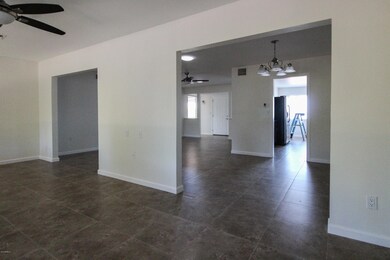 10322 W Cinnebar Ave, Sun City, AZ 85351 - photo 5