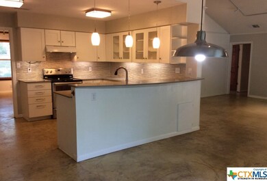 814 N Loop St, San Marcos, TX 78666 - photo 2