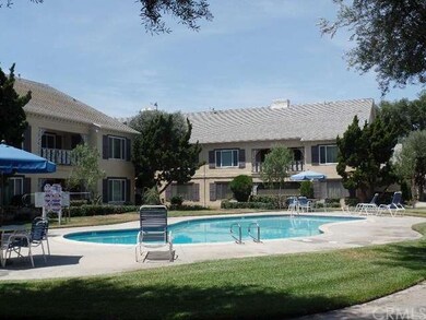 Beautiful Pool and greenbelt area to relax and enj