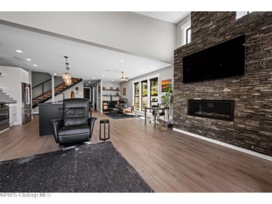 LIVINGROOM3