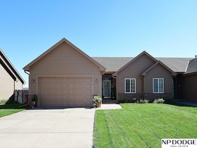 3463 Piney Creek Dr, Elkhorn, NE 68022 - photo 2