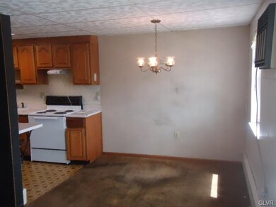 649 Dixon St, Allentown, PA 18103 - photo 4