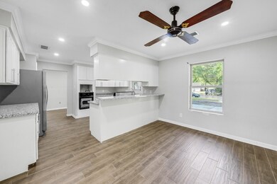 7455 Tall Pines Dr, Houston, TX 77088 - photo 6