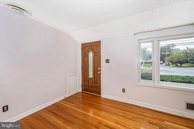 12713 Parkland Dr, Rockville, MD 20853 - photo 2
