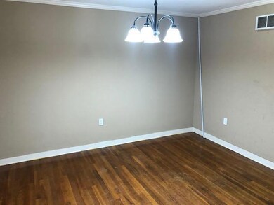 711 Crestview int 1