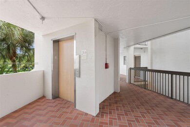 Lakes of Environ unit C205, Lauderhill, FL 33319 - photo 4