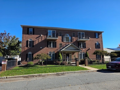 968 Geraldine St unit 1A, New Bedford, MA 02740 - photo 2