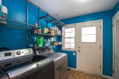 520 W Grove Ave, Waukegan, IL 60085 - photo 4