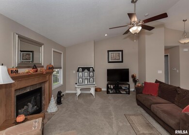 29 Madison Cir, Davenport, IA 52806 - photo 6