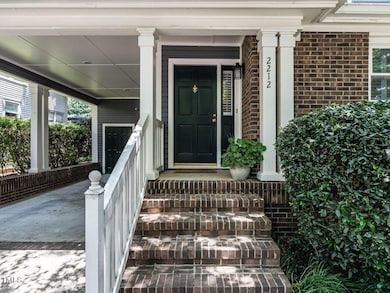 004-1280x960-front-porch
