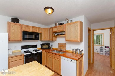 13724 Klutina Dr, Wasilla, AK 99654 - photo 5