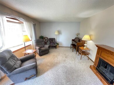 2908 Iris Ave NW, Cedar Rapids, IA 52405 - photo 5