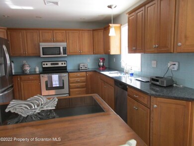 401 Blueberry Place, Moscow, PA 18444 - photo 4