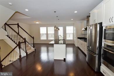 42283 Lancaster Woods Square, Chantilly, VA 20152 - photo 3