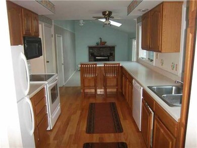 Kitchen. Convenient working kitchen loads of count