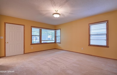 1518 Walnut St, Grand Forks, ND 58201 - photo 2