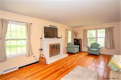 956 Douglas Ct, Schenectady, NY 12309 - photo 4