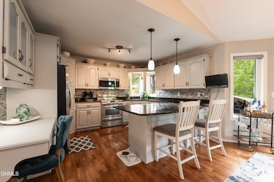 2044 N Bell St-18