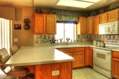 BREAKFASTBAR AND FULL APPLIACNES