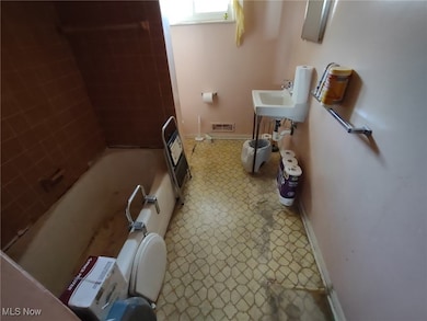 7736 Mapleway Dr, Olmsted Falls, OH 44138 - photo 3