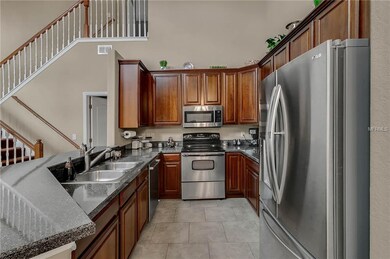 Kitchen space with breakfast bar, plentiful cabine