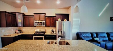 13848 Lago Vista Ave, Horizon City, TX 79928 - photo 3