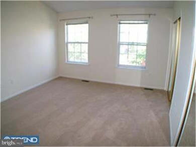 124 Columbus Dr, Franklin Park, NJ 08823 - photo 7