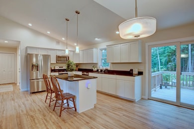 24 Mayfair Way - Kitchen