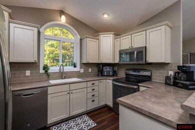 125 Goldfinch Ct, Mankato, MN 56001 - photo 6