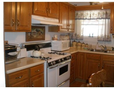 913 Hancock Ave, Vandergrift, PA 15690 - photo 3