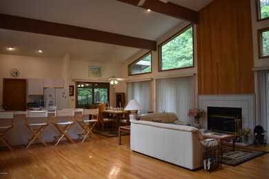 802 Whipple Tree Ct W, Lords Valley, PA 18428 - photo 3