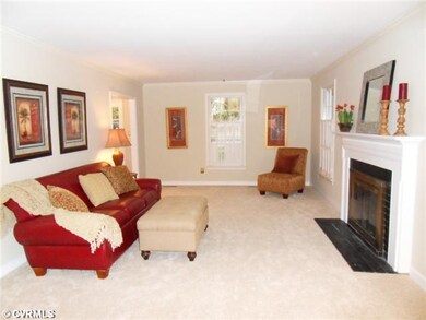 Living Room - Spacious living room with fireplace 