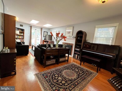 1403 Wake Forest Dr, Alexandria, VA 22307 - photo 3