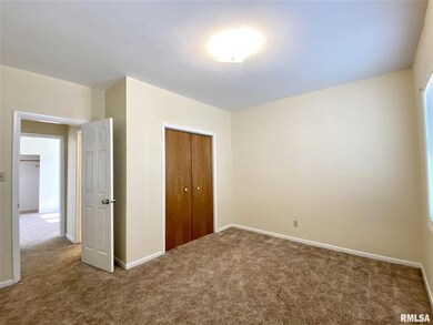 828 Pulaski St, Lincoln, IL 62656 - photo 7