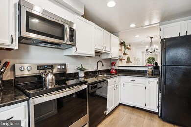 2190 Whisperwood Glen Ln, Reston, VA 20191 - photo 5