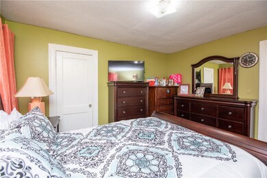 17 Kipling St, Providence, RI 02907 - photo 4