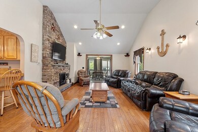 156 Euclid St, Gardner, MA 01440 - photo 2