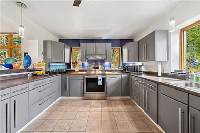 1123 Juanita Dr, Coraopolis, PA 15108 - photo 7