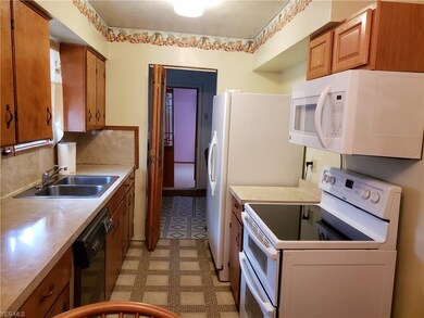 5426 E Lake Rd, Sheffield Lake, OH 44054 - photo 3