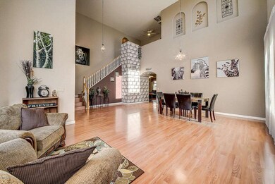 105-FrontRoom_2
