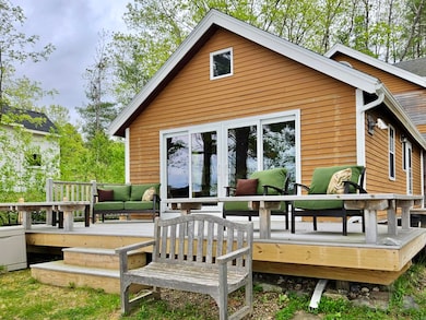 33 Lilly Lane: Exterior