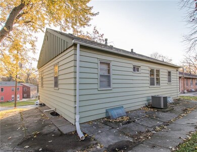 617 Bancroft St, Des Moines, IA 50315 - photo 5