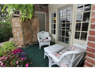 1070 Chatham Park Dr unit J, Pittsburgh, PA 15216 - photo 2