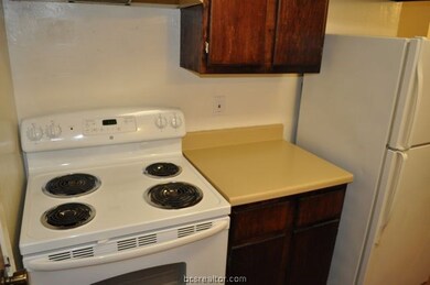 803 Autumn Cir unit B, College Station, TX 77840 - photo 5