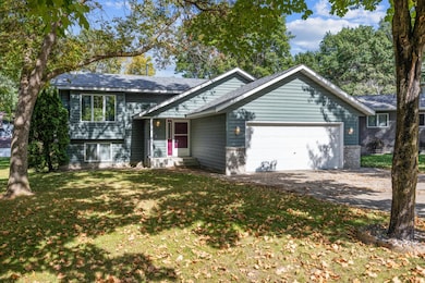 715 10 1/2 St N, Sauk Rapids, MN 56379 - photo 2